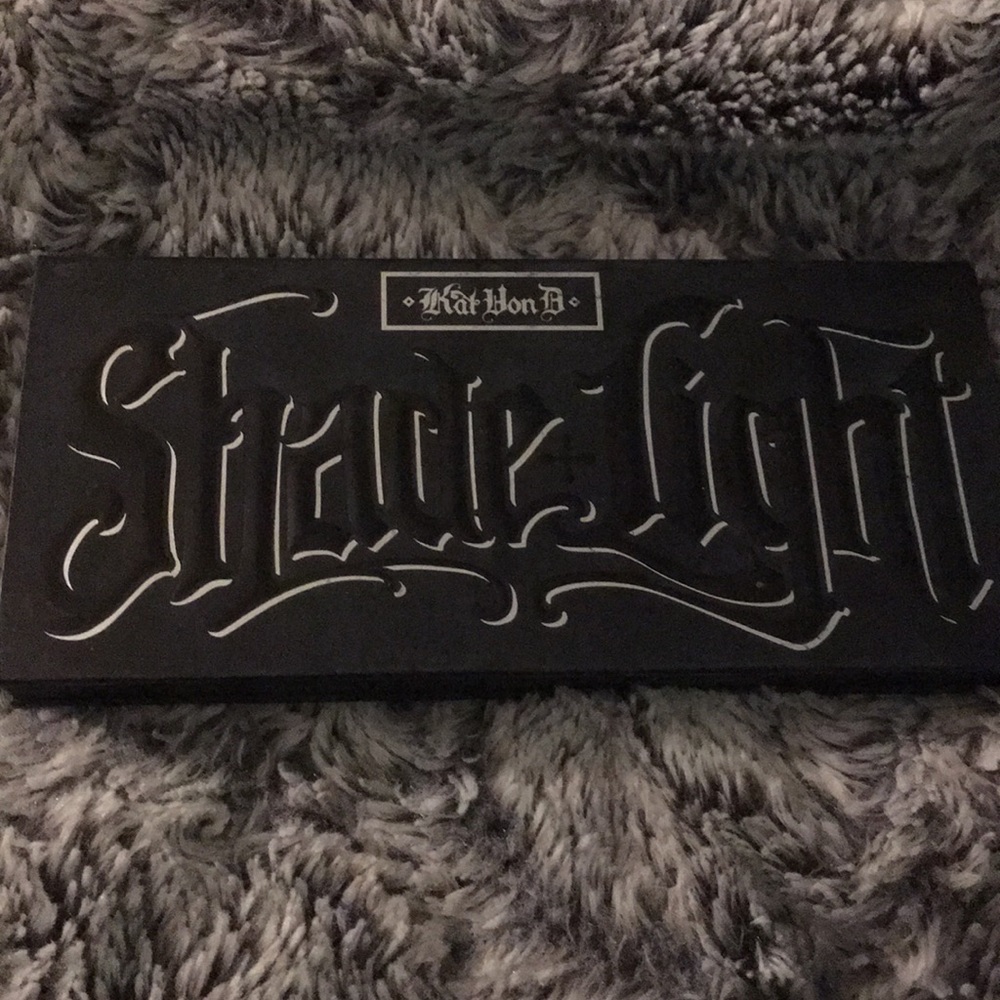 Kat Von D shade and light pallet